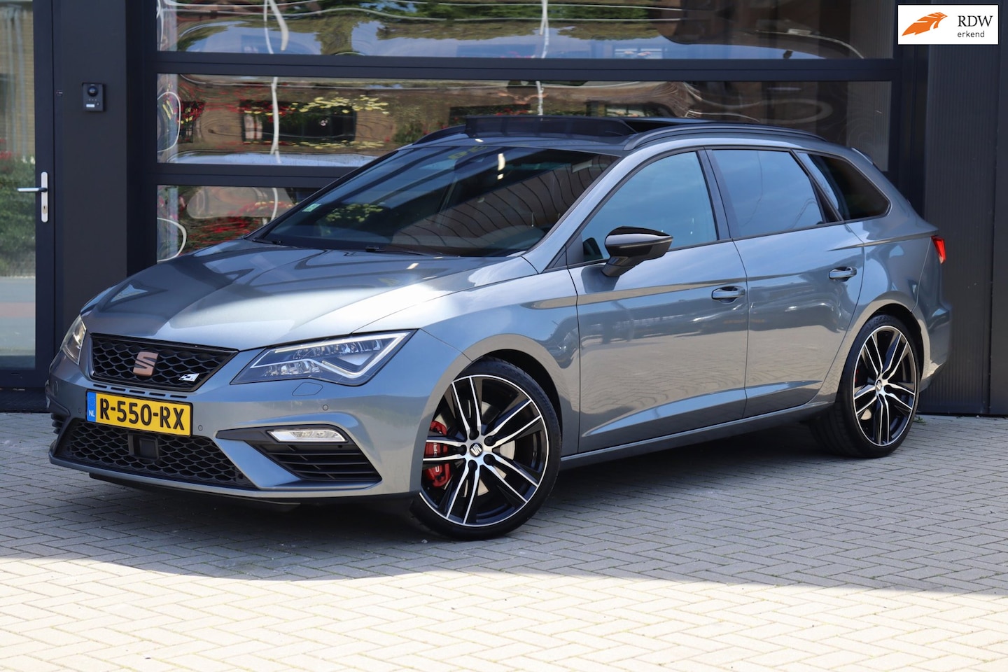 SEAT Leon ST - 2.0 TSI 4DRIVE CUPRA | Bomvol | Pano | Apple Carplay | Camera | Clima | Adaptive Cruise | - AutoWereld.nl
