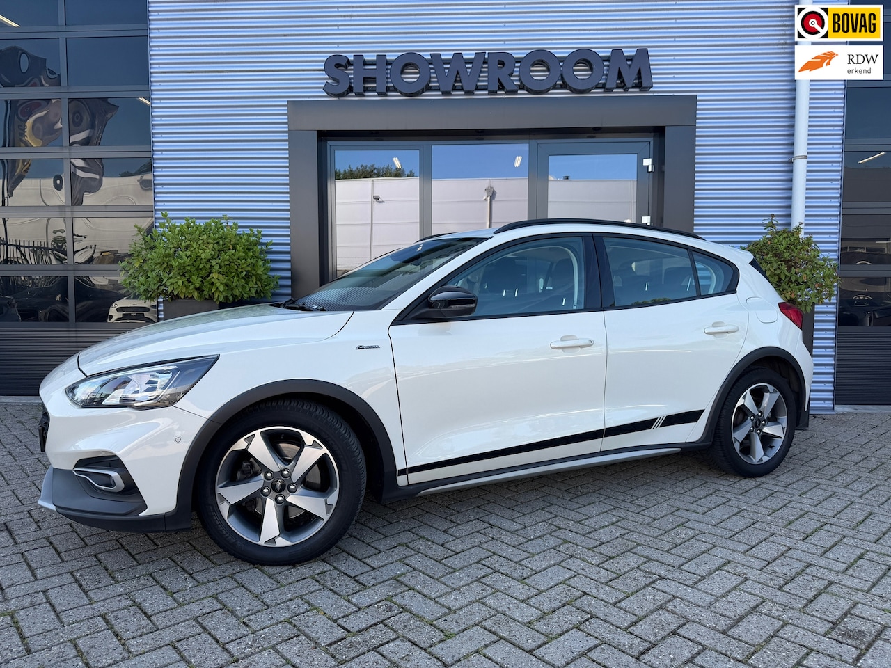 Ford Focus - 1.0 EcoBoost Active X Business AUTOMAAT|CAMERA|CRUISE|STOEL EN STUURVERWARMING - AutoWereld.nl