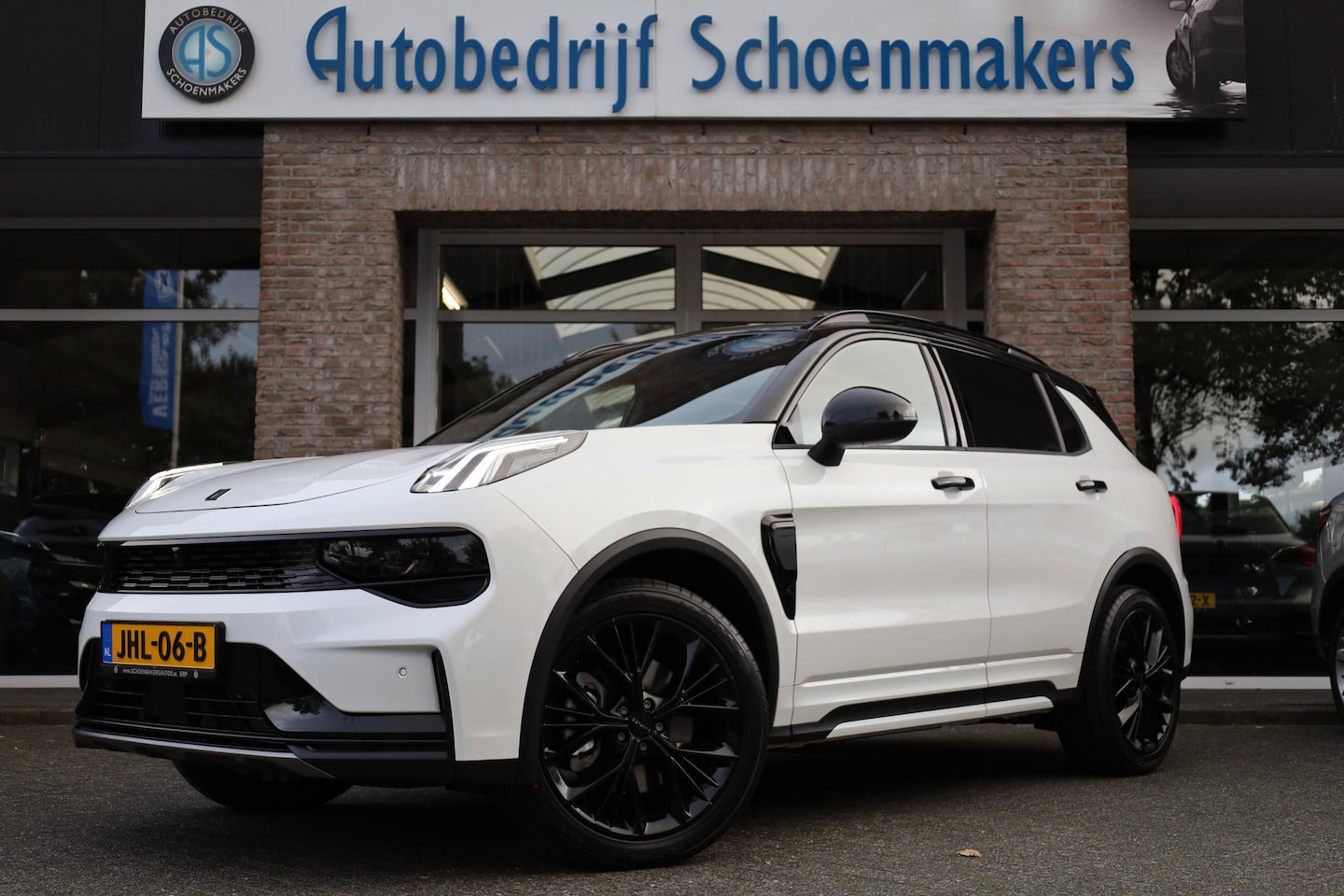 Lynk & Co 01 - 1.5 4-CYL 280 PK! PHEV MORE 360-CAMERA MEMORY PANO/SCHUIF INFINITY DAB NAVI CARPLAY STOELV - AutoWereld.nl
