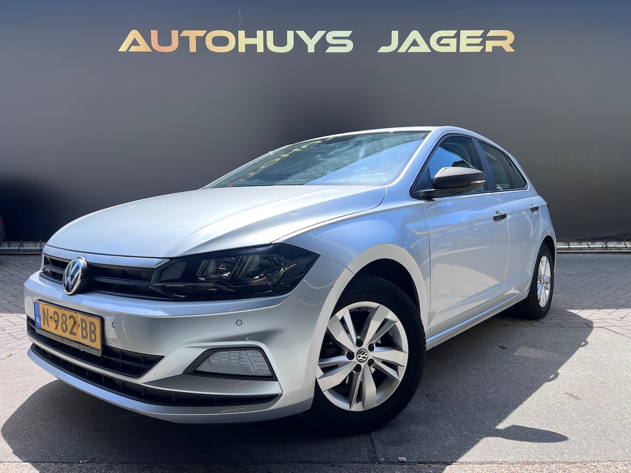 Volkswagen Polo - 1.0 MPI Trendline - Stoelverwarming - Parkeersensoren - AutoWereld.nl