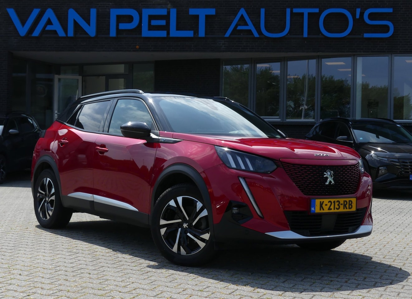 Peugeot e-2008 - EV GT-Line 50 kWh / Pano / 1 fase - AutoWereld.nl