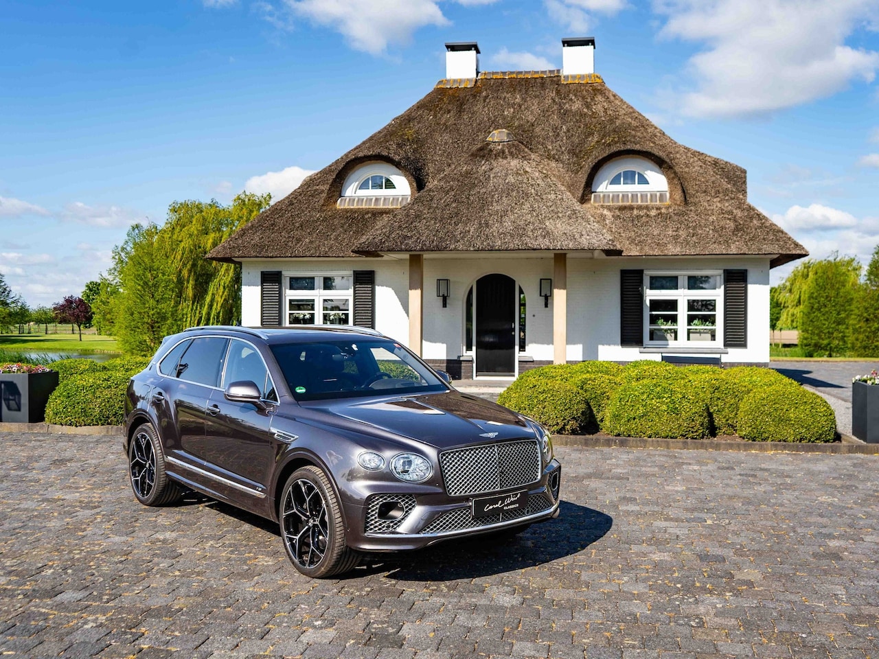 BENTLEY BENTAYGA V8