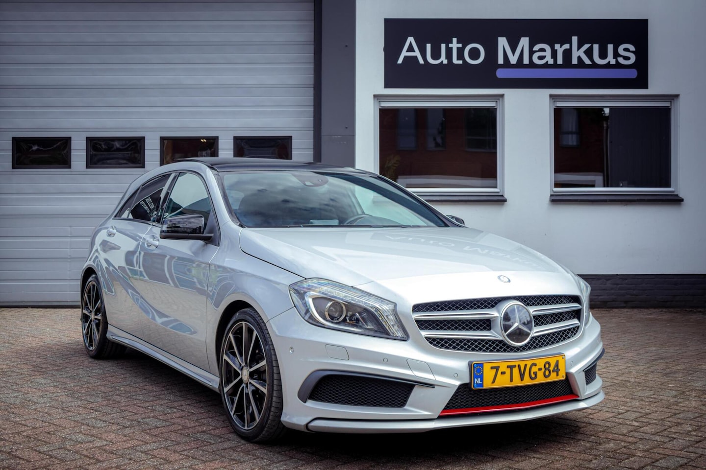 Mercedes-Benz A-klasse - A250 AMG Aut|Pano|Adaptive cruise|Stoelverwarming - AutoWereld.nl