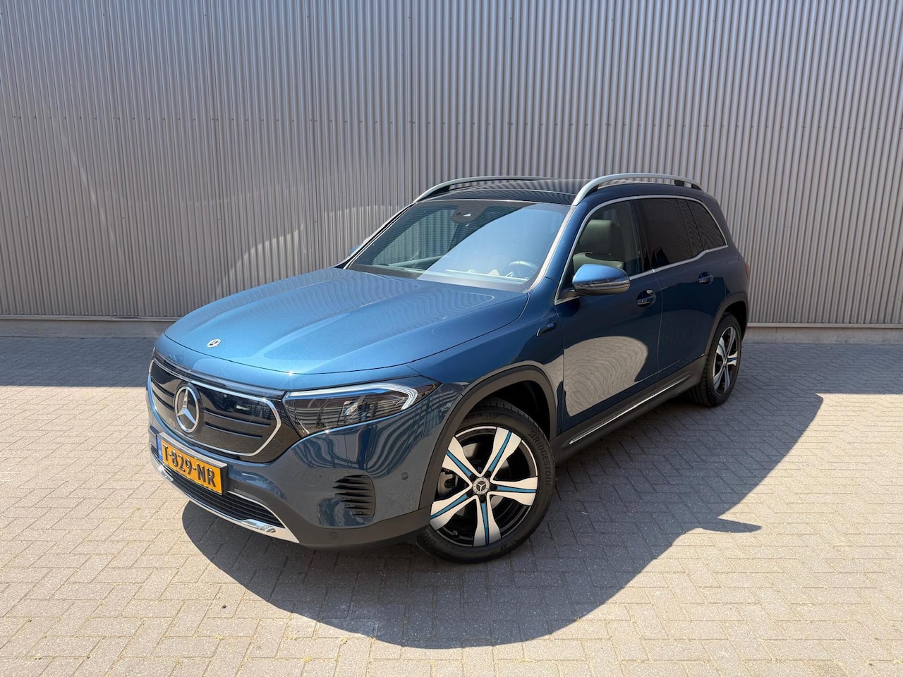 Mercedes-Benz EQB - 250 Luxury Line 67 kWh Panorama|INCL BTW|Stoelverwarming - AutoWereld.nl