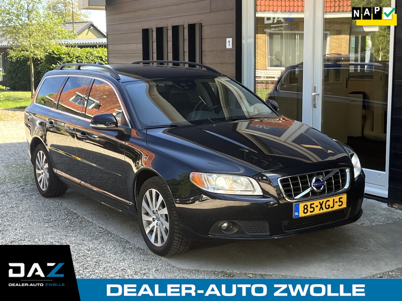 Volvo V70 - 1.6 T4 Limited Edition Aut/Ecc/Leer/Navi/Trekhaak - AutoWereld.nl