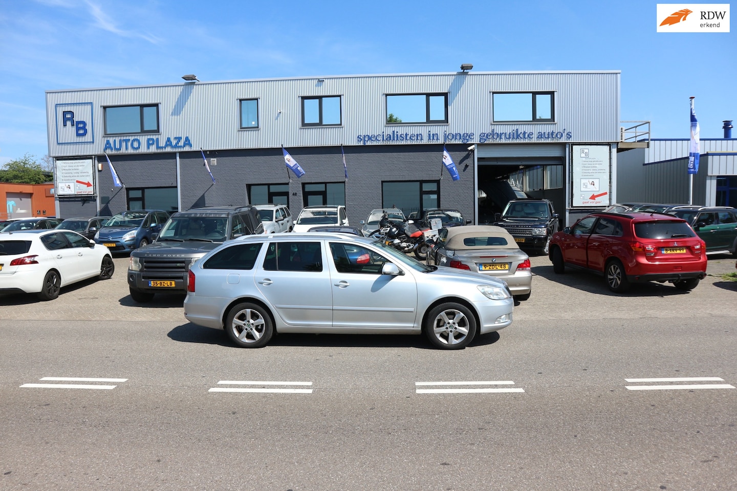 Skoda Octavia Combi - 1.2 TSI Elegance Business Line AUTOMAAT ! - AutoWereld.nl