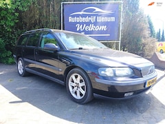 Volvo V70 - 2.4 Comfort Line NIEUWEAPK. Schuifdak, trekhaak, leer, enz