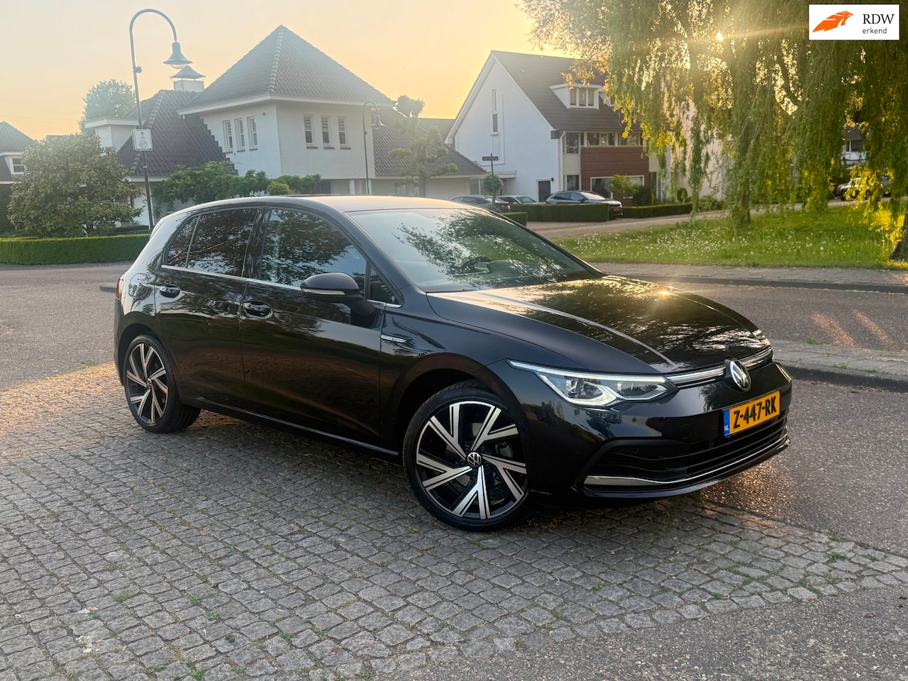 Volkswagen Golf - 1.5 eTSI Style/HK/IQ/Keyless/Blis/Memory/Camera - AutoWereld.nl