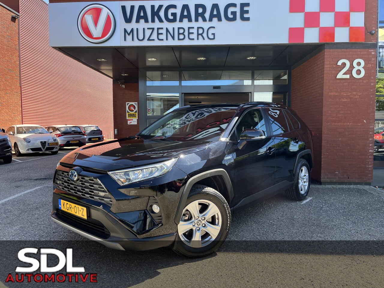 Toyota RAV4 - 2.5 Hybrid Business Plus // TREKHAAK // ADAPT. CRUISE // ELEK. ACHTERKLEP + STOEL // LEDER - AutoWereld.nl
