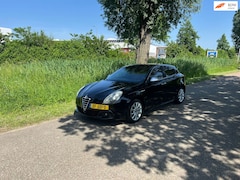Alfa Romeo Giulietta - 1.4 T Distinctive 1e Eigenaar Airco Cruise Leder Bekleding Pdc Achter