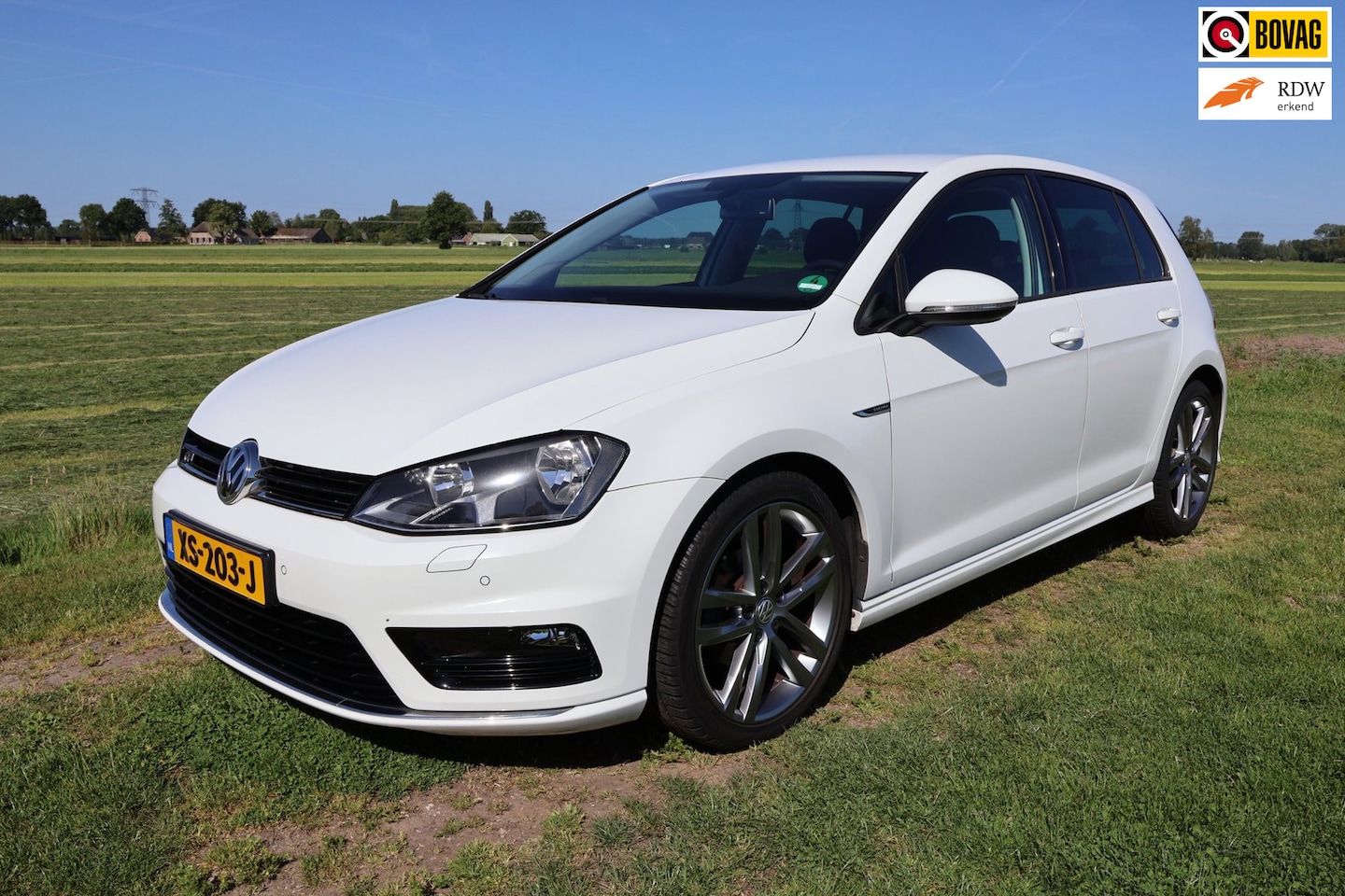 Volkswagen Golf - 1.2 TSI R-Line Lounge Connected Series|Bluetooth|Stoelverwarming|Nette auto - AutoWereld.nl