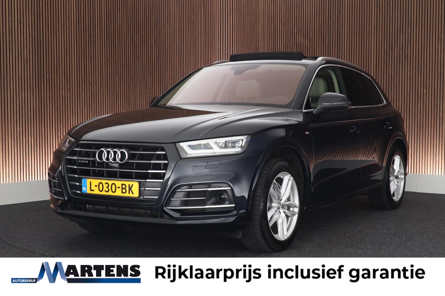 Audi Q5 - 55 TFSI e 367pk quattro S-Line Competition Luchtvering Beige Leder Massage Trekhaak Camera - AutoWereld.nl