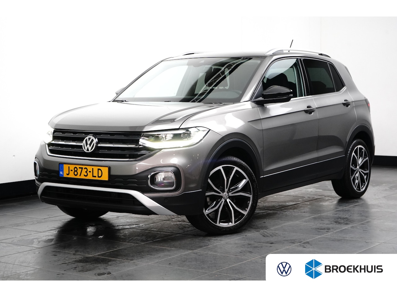 Volkswagen T-Cross - 1.0 TSI Style | Achteruitrij assistent | Trekhaak | Volledig digitaal instrumentenpaneel - AutoWereld.nl