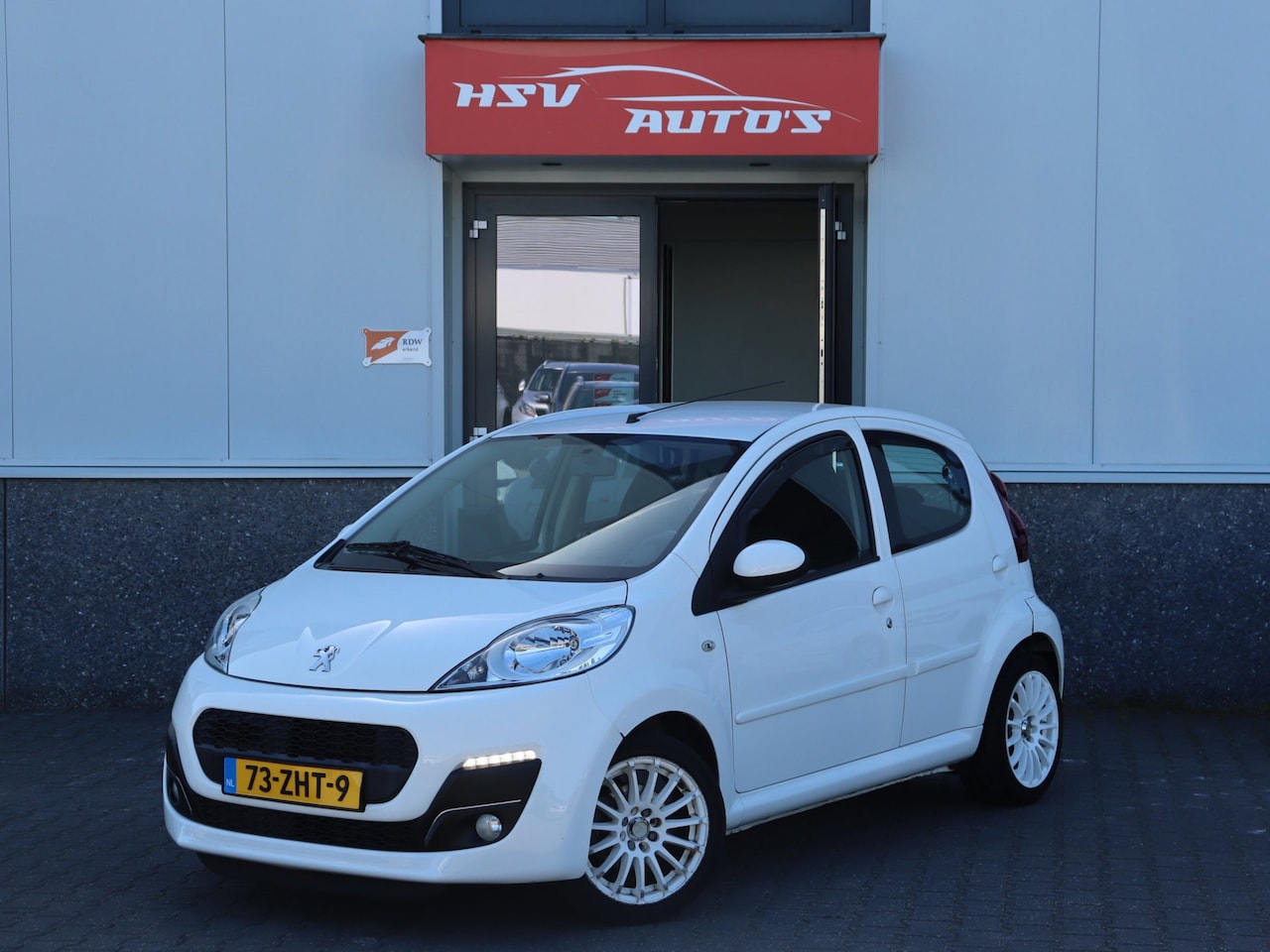 Peugeot 107 - 1.0 Active automaat LM airco *42.000km* - AutoWereld.nl