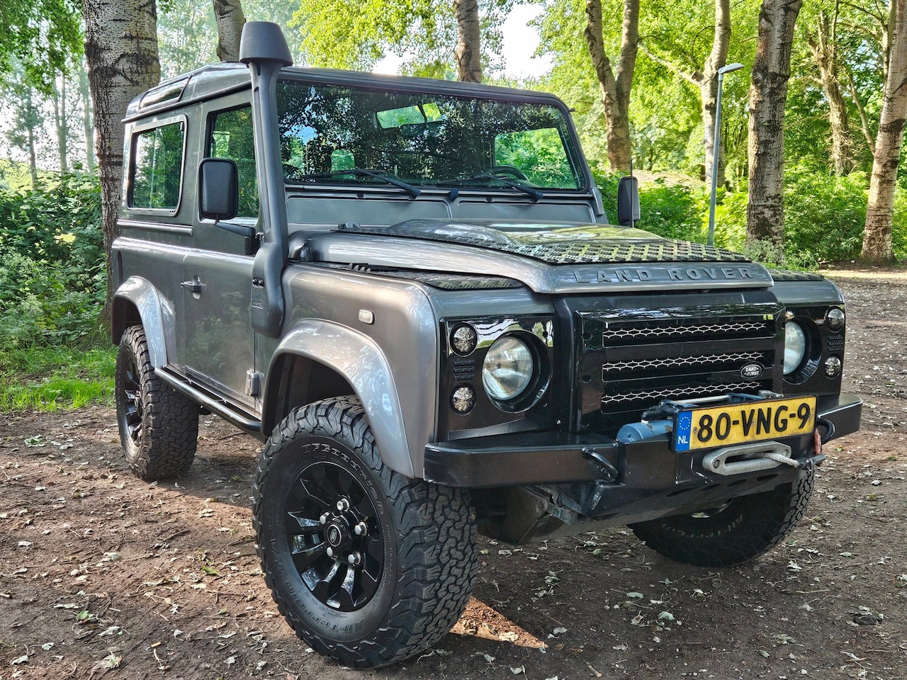 Land Rover Defender 90 - 2.4 TD XTech grijskenteken - AutoWereld.nl