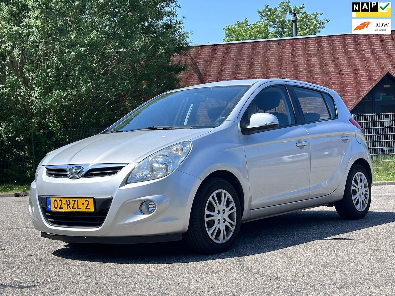 Hyundai i20 - 1.2i i-Motion 5DR*Ijskoude airco*LM velgen*NAP*APK*Elektrische ramen* - AutoWereld.nl