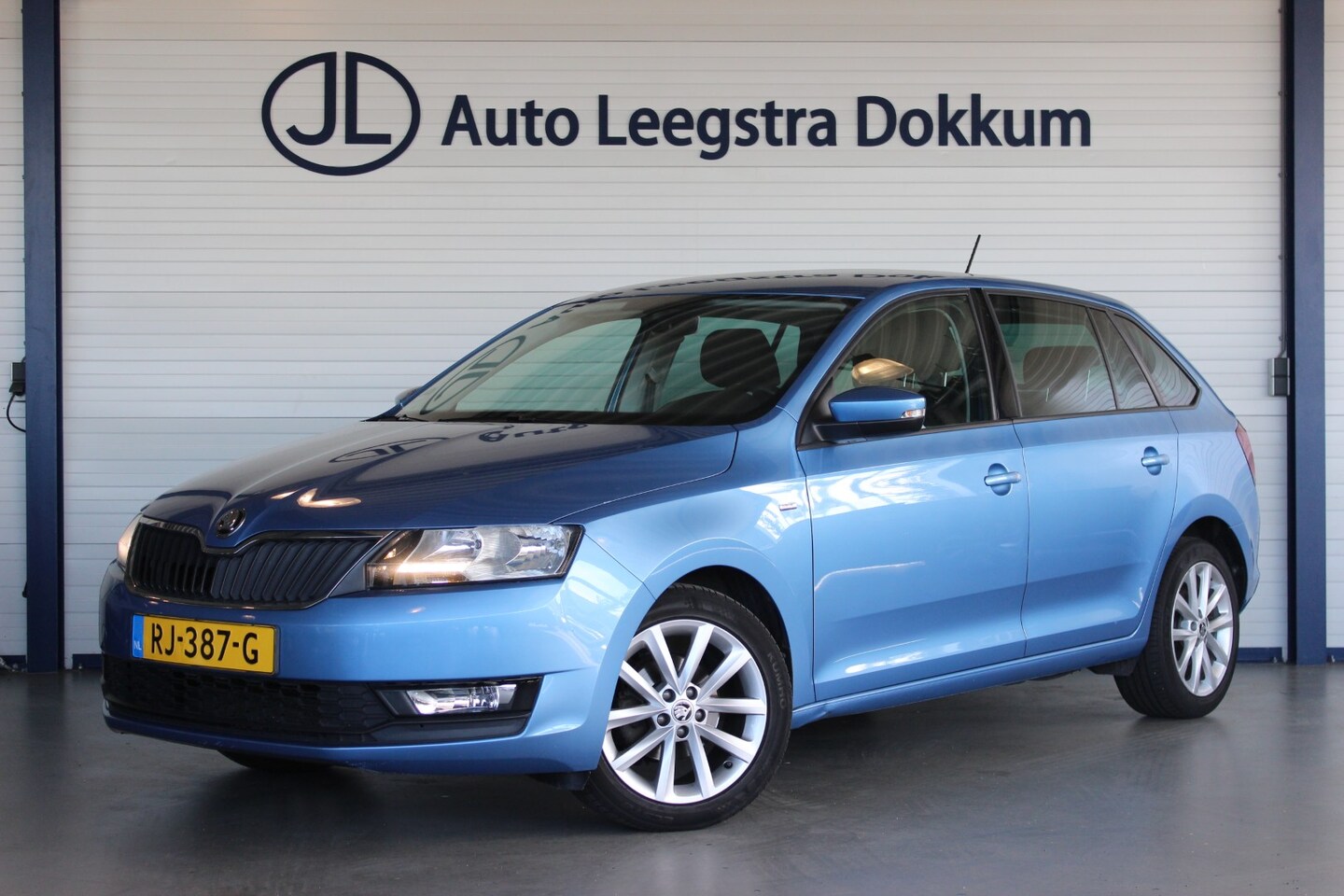Skoda Rapid Spaceback - 1.0 TSI Greentech Drive Trekhaak | Cruise | Navi | Bluetooth | Clima | Stoelverw. | Privac - AutoWereld.nl