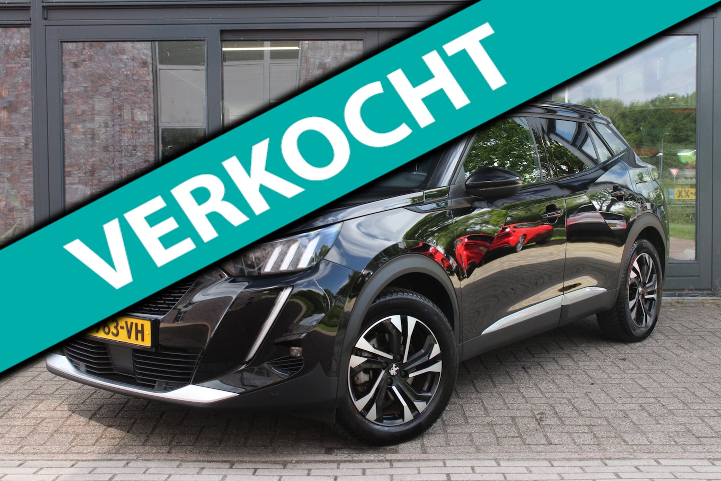 Peugeot e-2008 - EV GT 50 kWh | Pano-dak | Trekhaak | Stoelverwarming | Adaptive-cruise | Carplay | SOH 88. - AutoWereld.nl