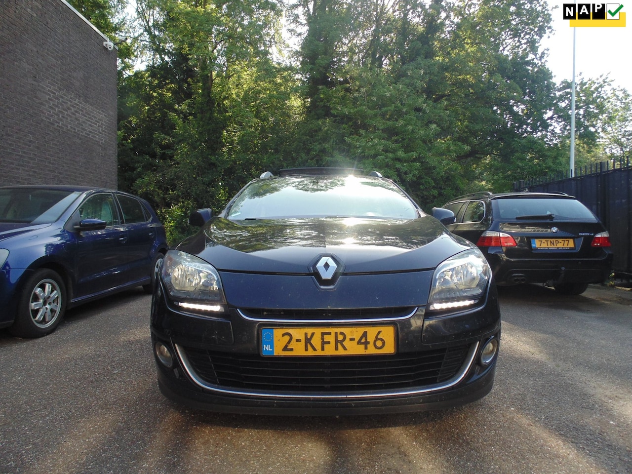 Renault Mégane Estate - 1.5 dCi Bose MET NAVI CAMERA PANODAK TREKHAAK - AutoWereld.nl