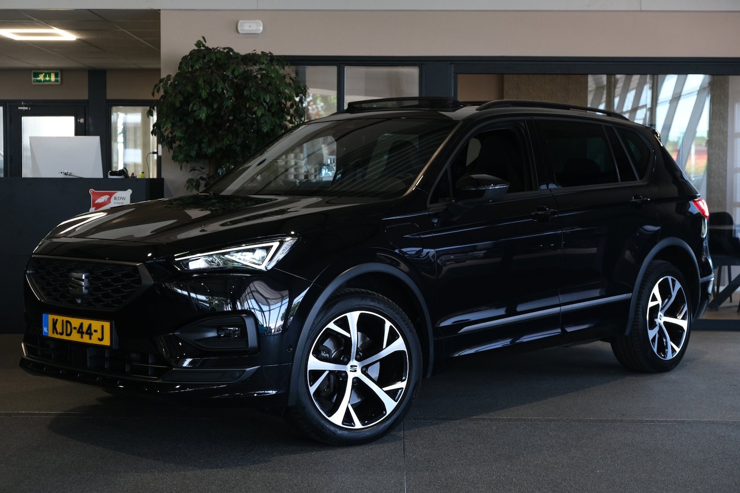 SEAT Tarraco - 1.4 TSI e-Hybrid PHEV FR 245PK Pano Trekhaak Led Navi ACC 360Cam Memory - AutoWereld.nl