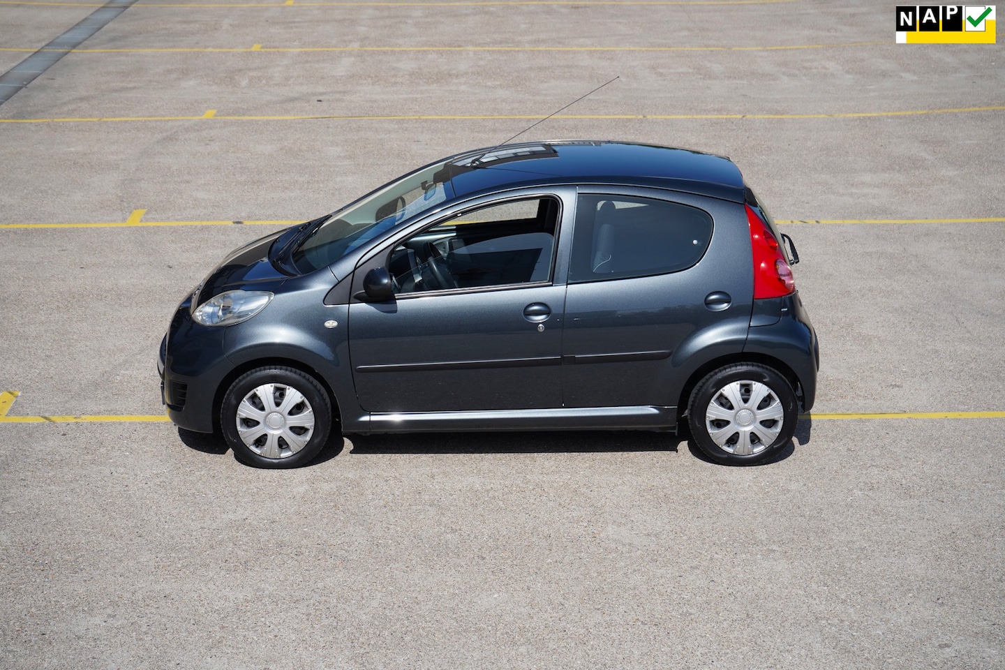 Peugeot 107 - 1.0-12V XS met maar 22.882 km - AutoWereld.nl