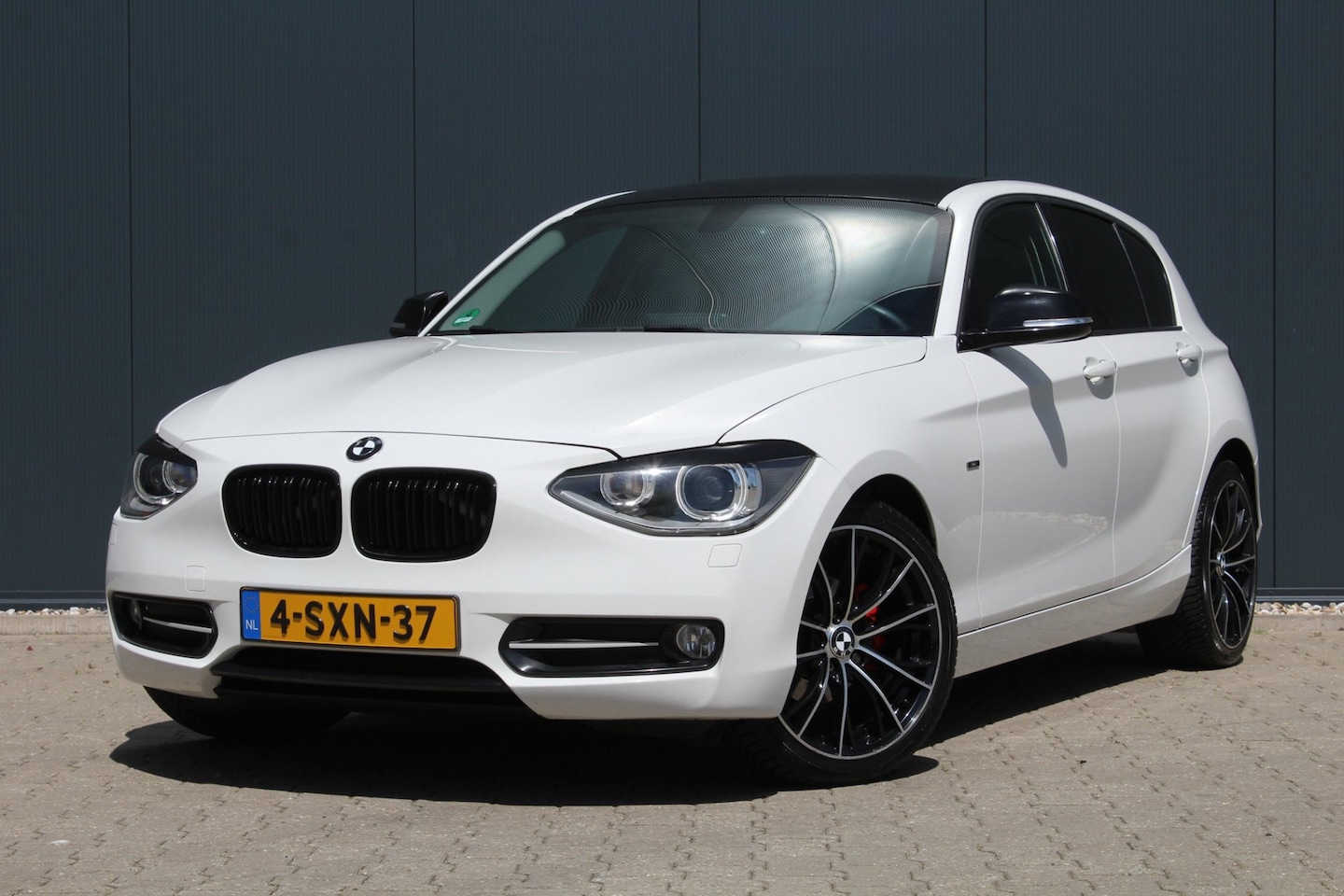 BMW 1-serie - 116i High Executive | Automaat | Navigatie | Stoelverwarming | Clima / Cruise control | PD - AutoWereld.nl