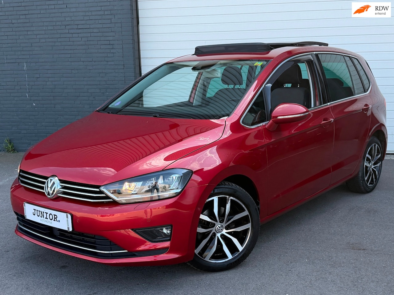 Volkswagen Golf Sportsvan - 1.4 TSI Highline PANORAMADAK/DEALERO-H/DSG/CAMERA - AutoWereld.nl