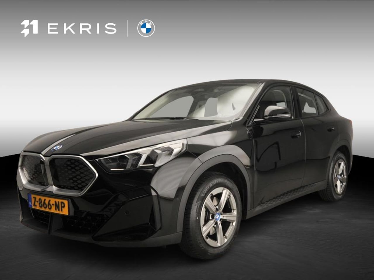 BMW iX2 - eDrive20 | LED | Navigatie | Panoramadak | Sportstoelen | Shadow line | DAB | Alu 17 inch - AutoWereld.nl