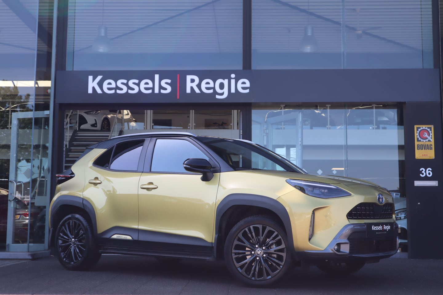 Toyota Yaris Cross - 1.5 Hybrid Adventure | HuD | JBL | Camera | Keyless | El.klep | 18” | Navi | CarPlay | Sto - AutoWereld.nl