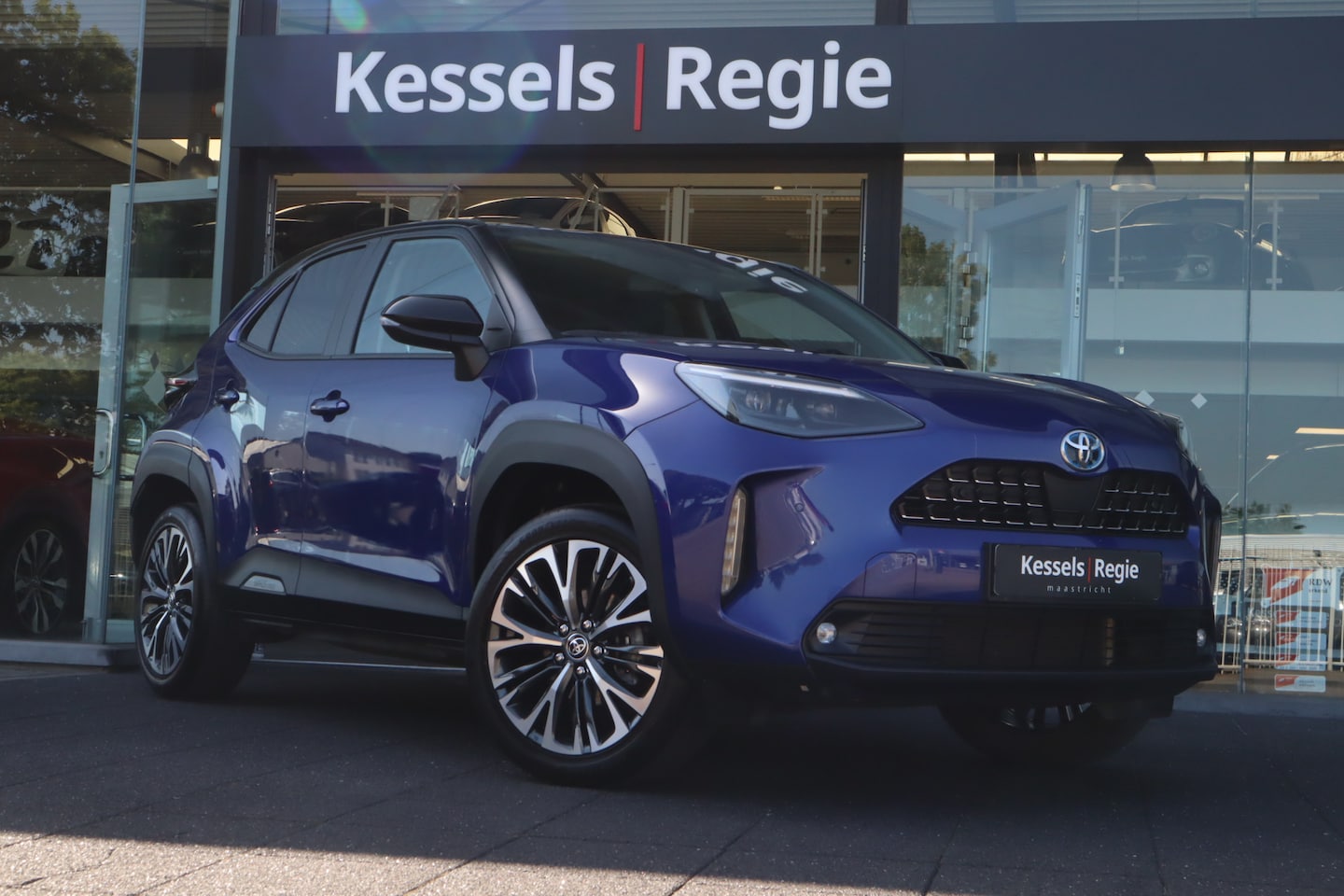 Toyota Yaris Cross - 1.5 Hybrid Executive Bi-Tone | HuD | JBL | ACC | Keyless | BLIS | 18" | Stoel/Stuurverwarm - AutoWereld.nl