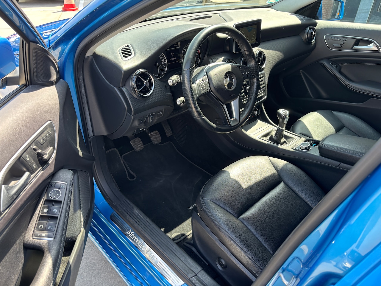 Mercedes-Benz A-klasse - 180 Prestige | Navi. Leder. Camera. Keyless. Lage km