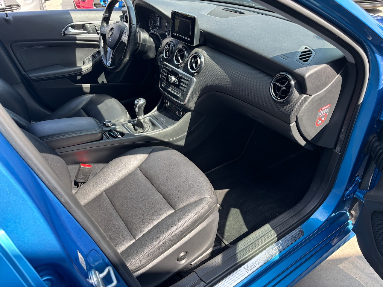 Mercedes-Benz A-klasse - 180 Prestige | Navi. Leder. Camera. Keyless. Lage km
