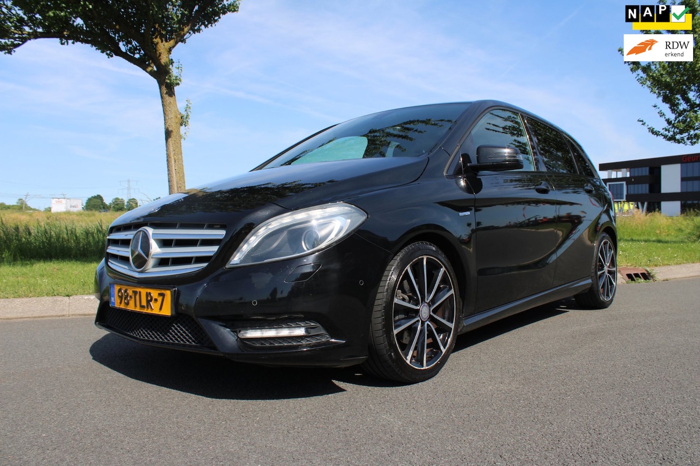 Mercedes-Benz B-klasse - 180 Ambition Climate Control Navigatie, APK 16--02-2027 - AutoWereld.nl