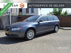 Volvo V70 - 2.5T Momentum | Leer | Cruise | Climate | Trekhaak | Verw. voorstoelen