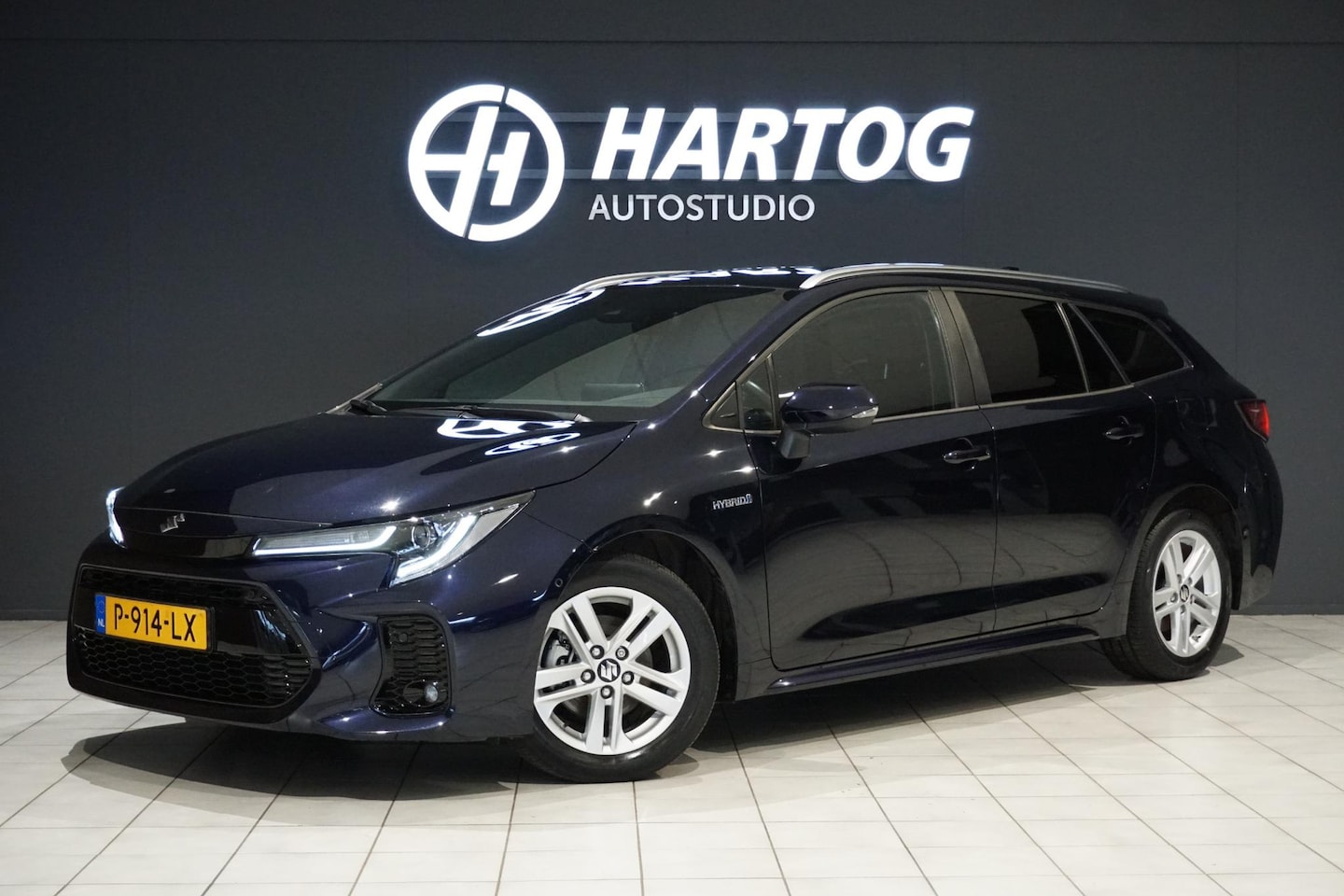 Toyota Corolla - 1.8 Hybrid Style + DODEHOEK / STUURVERWARMING / VOORRUITVERWARMING - AutoWereld.nl