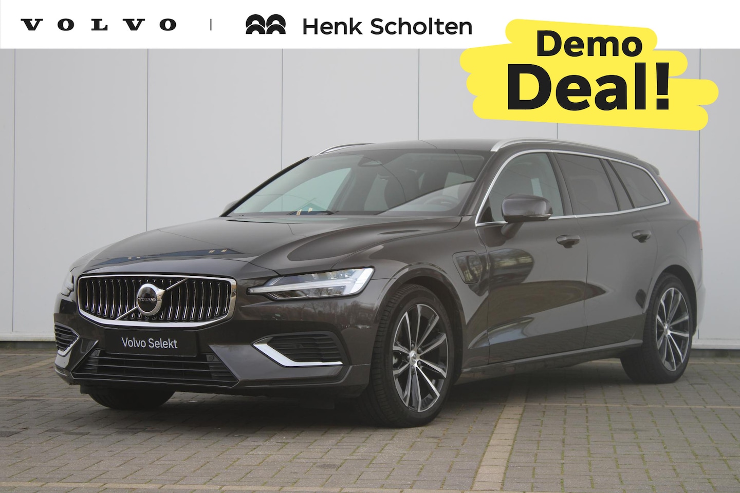 Volvo V60 - T6 Plug-in hybrid AWD Essential Edition | Demo Deal | Verwarmbare voorstoelen en achterban - AutoWereld.nl