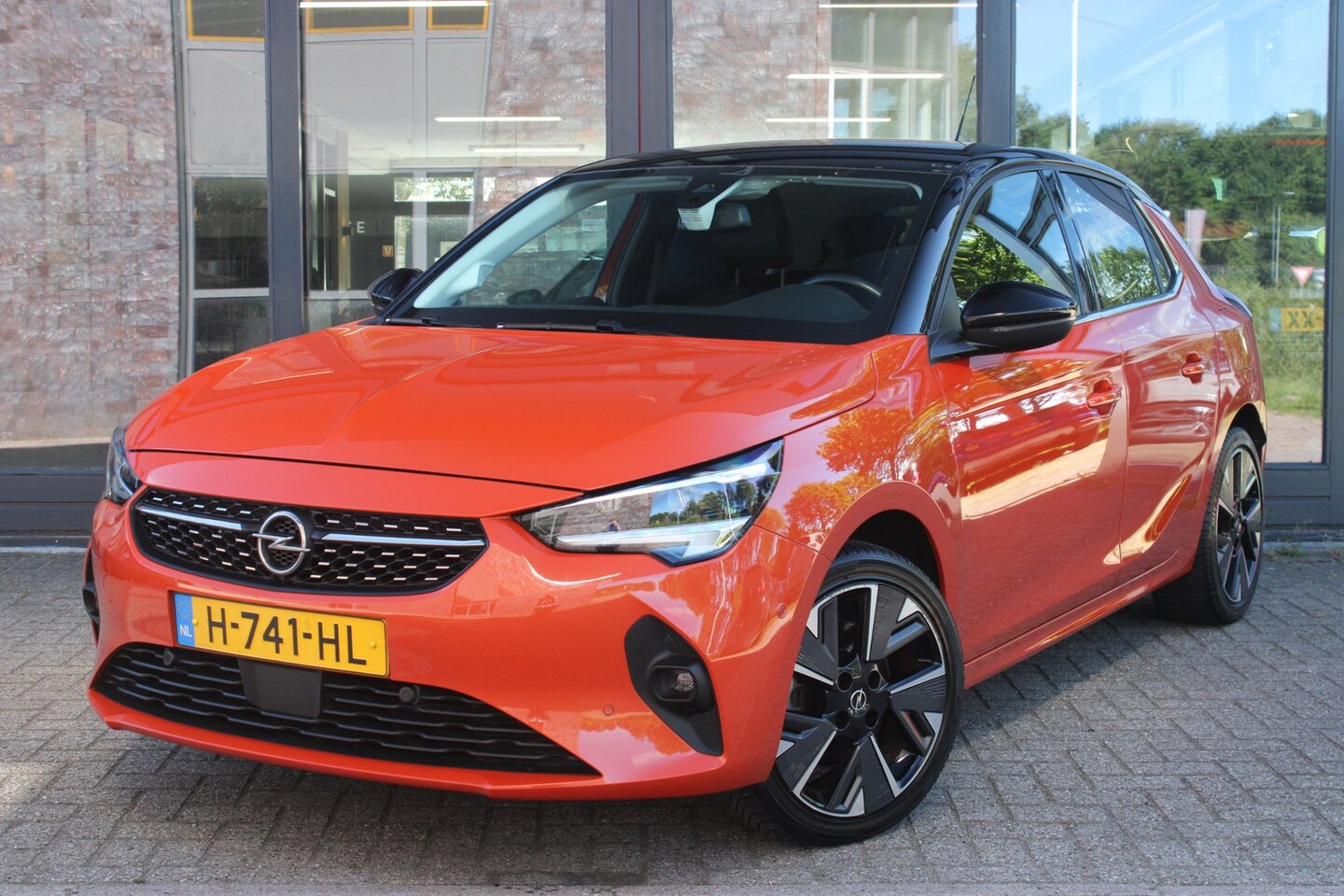 Opel Corsa-e - Elegance 50 kWh | 3-fase | Camera | Stoel+Stuurverwarming | Carplay | Leer | Adaptive-crui - AutoWereld.nl