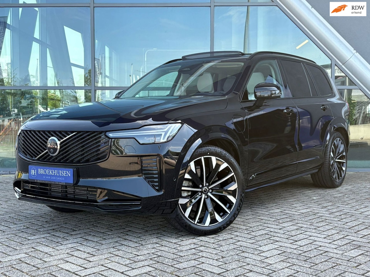 Volvo XC90 - 2.0 T8 Plug-in hybrid AWD Ultra Dark FACELIFT 455pk HU Luchtvering / Trekhaak / Bowers-Wil - AutoWereld.nl