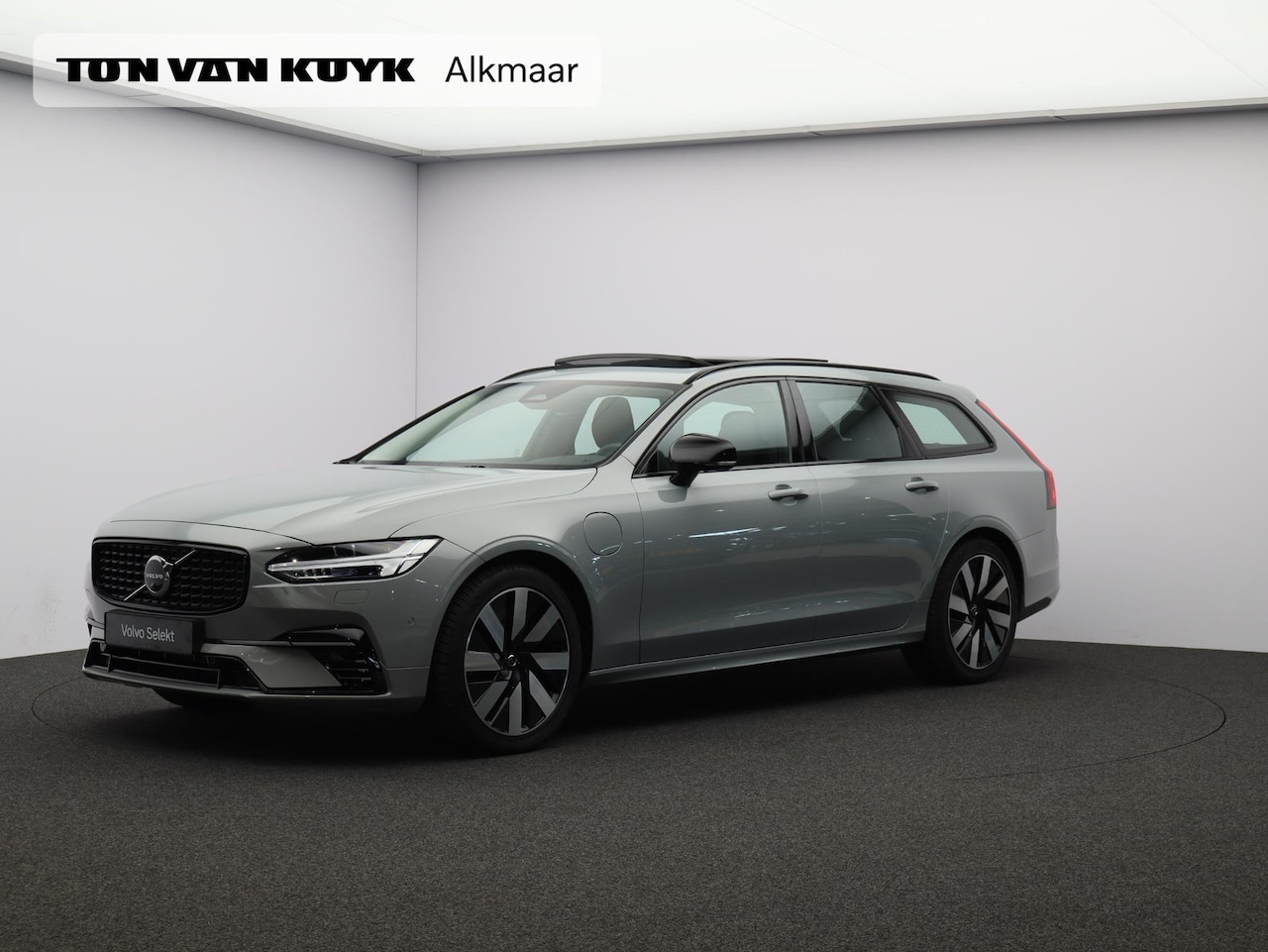 Volvo V90 - T6 AWD Plug-in hybrid Ultra Dark Trekhaak / Pan. dak / 360 camera/ Head up display/ Harman - AutoWereld.nl