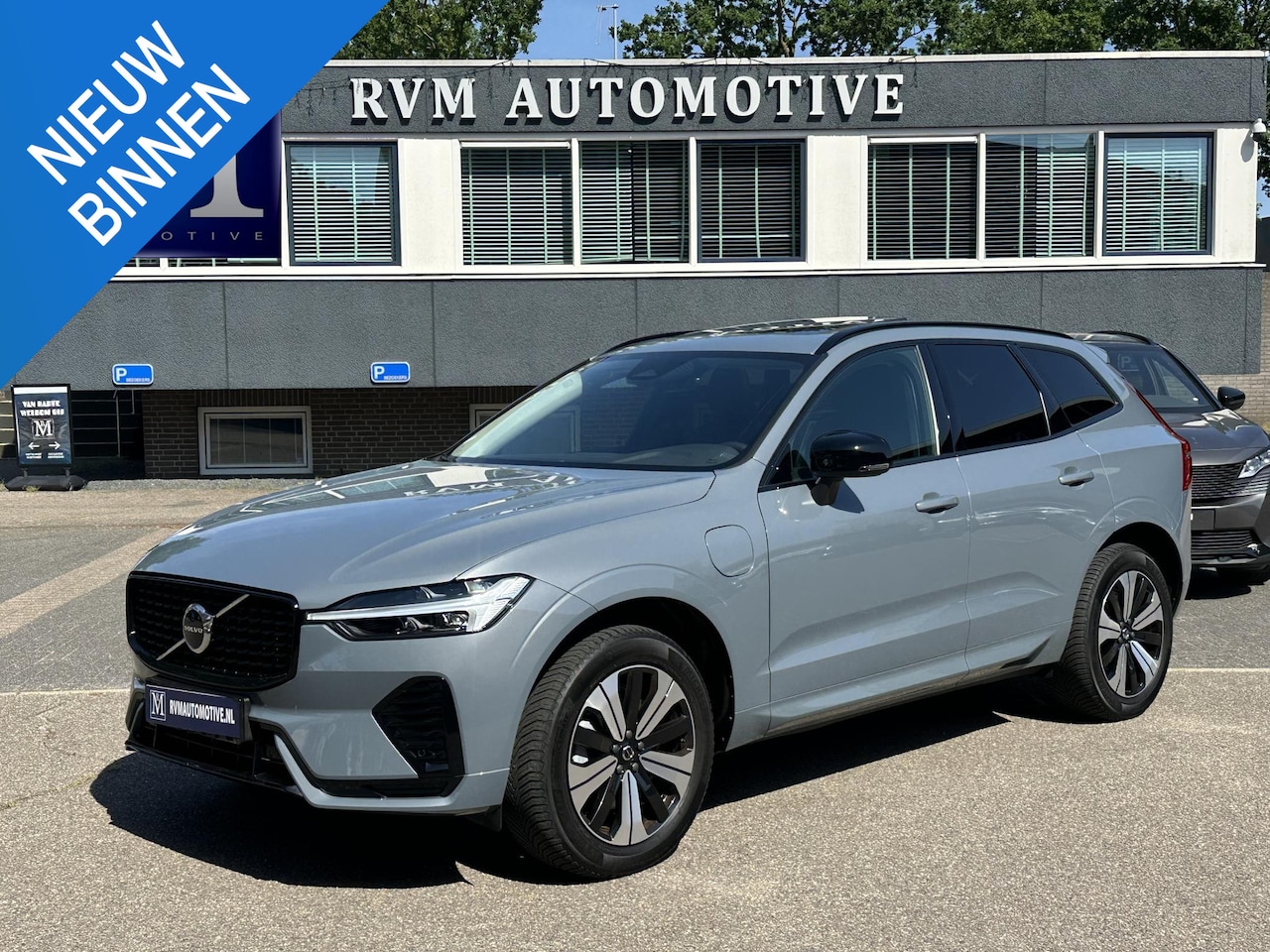 Volvo XC60 - 2.0 T6 Plug-in hybrid AWD Plus Dark | BOMVOL!! | 22K KM!! | STOEL STUURVERWARMING | PANO | - AutoWereld.nl