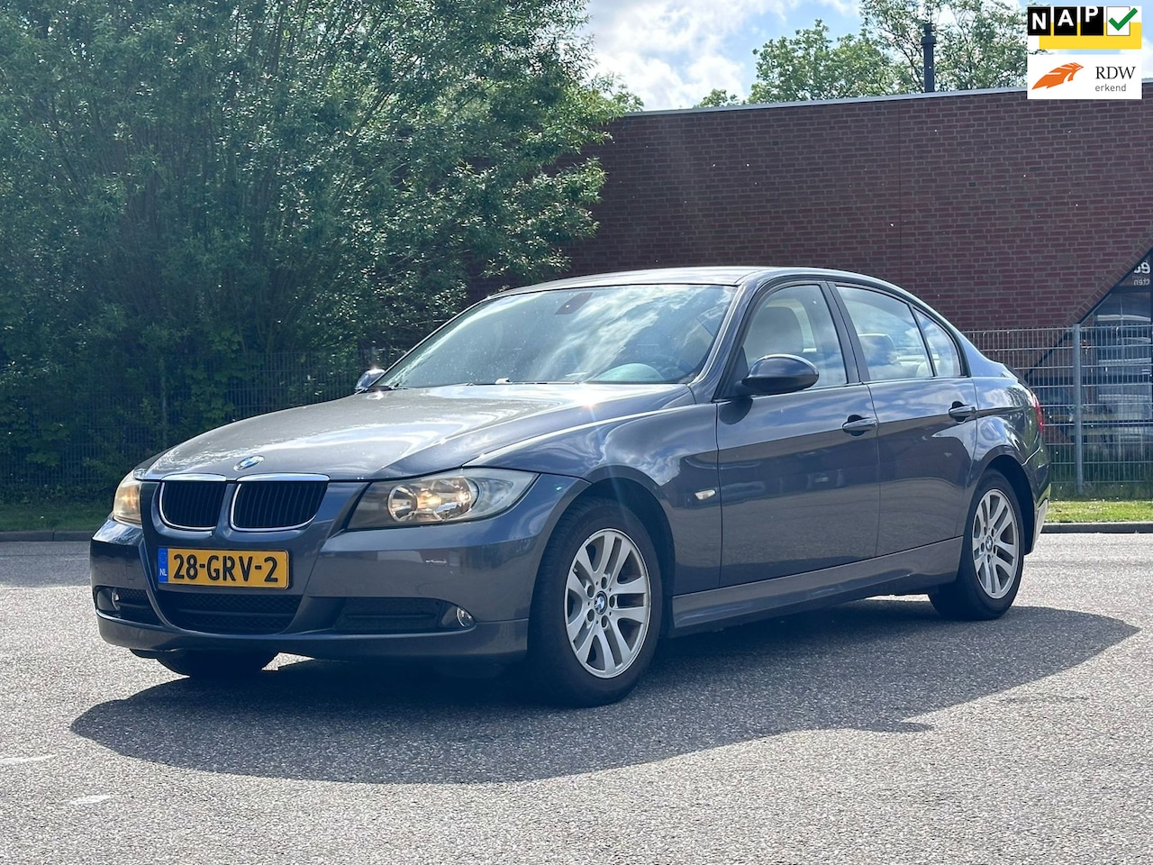 BMW 3-serie - 316i Executive Cruise*Clima*Trekhaak*NAP*LM velgen*Dealer onderhouden* - AutoWereld.nl