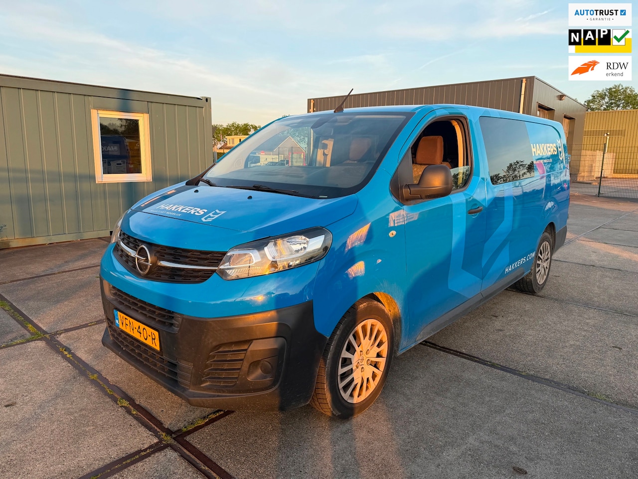 Opel Vivaro - 2.0 CDTI L3H1 DC Edition *MOTOR DEFECT* - AutoWereld.nl