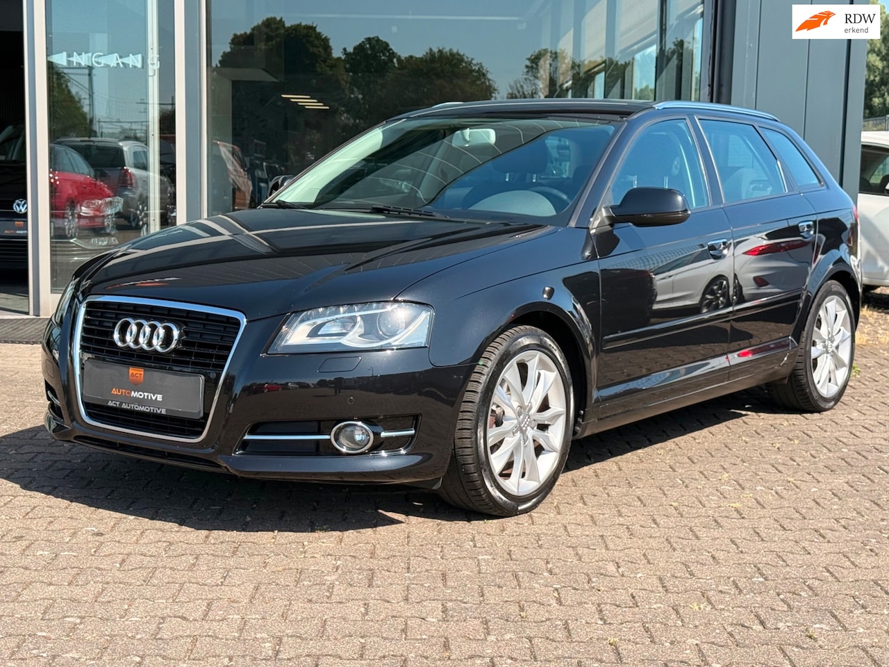 Audi A3 Sportback - 1.2 TFSI Attraction S-TRONIC Automaat - AutoWereld.nl