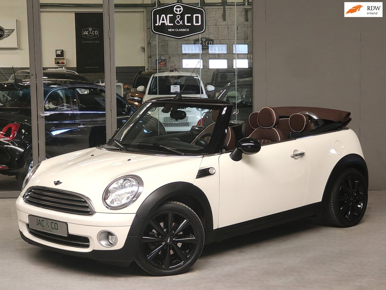 MINI Cabrio - 1.6 Cooper Pepper Bruin Leder 100% dealer onderhouden - AutoWereld.nl