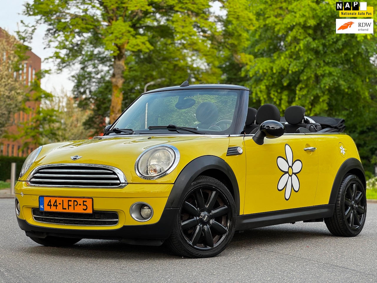 MINI Cabrio - Mini 1.6 Cooper Pepper|APK13-05-2027|AIRCO|PSENSOR|STOELVERW|UITMUNTENDSTAAT - AutoWereld.nl