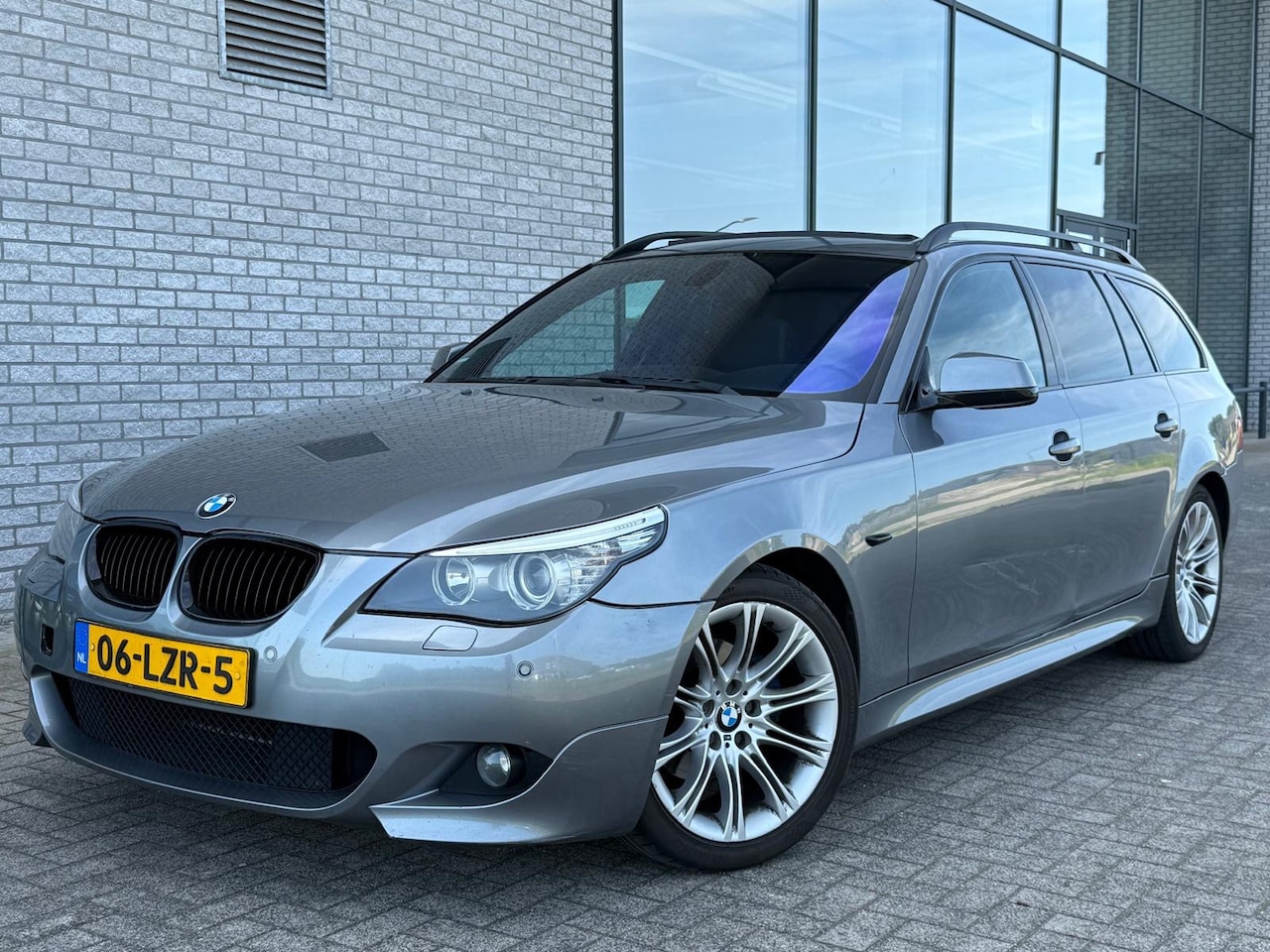 BMW 5-serie Touring - 520i M-Pakket Facelift Pano Xenon Leder - AutoWereld.nl