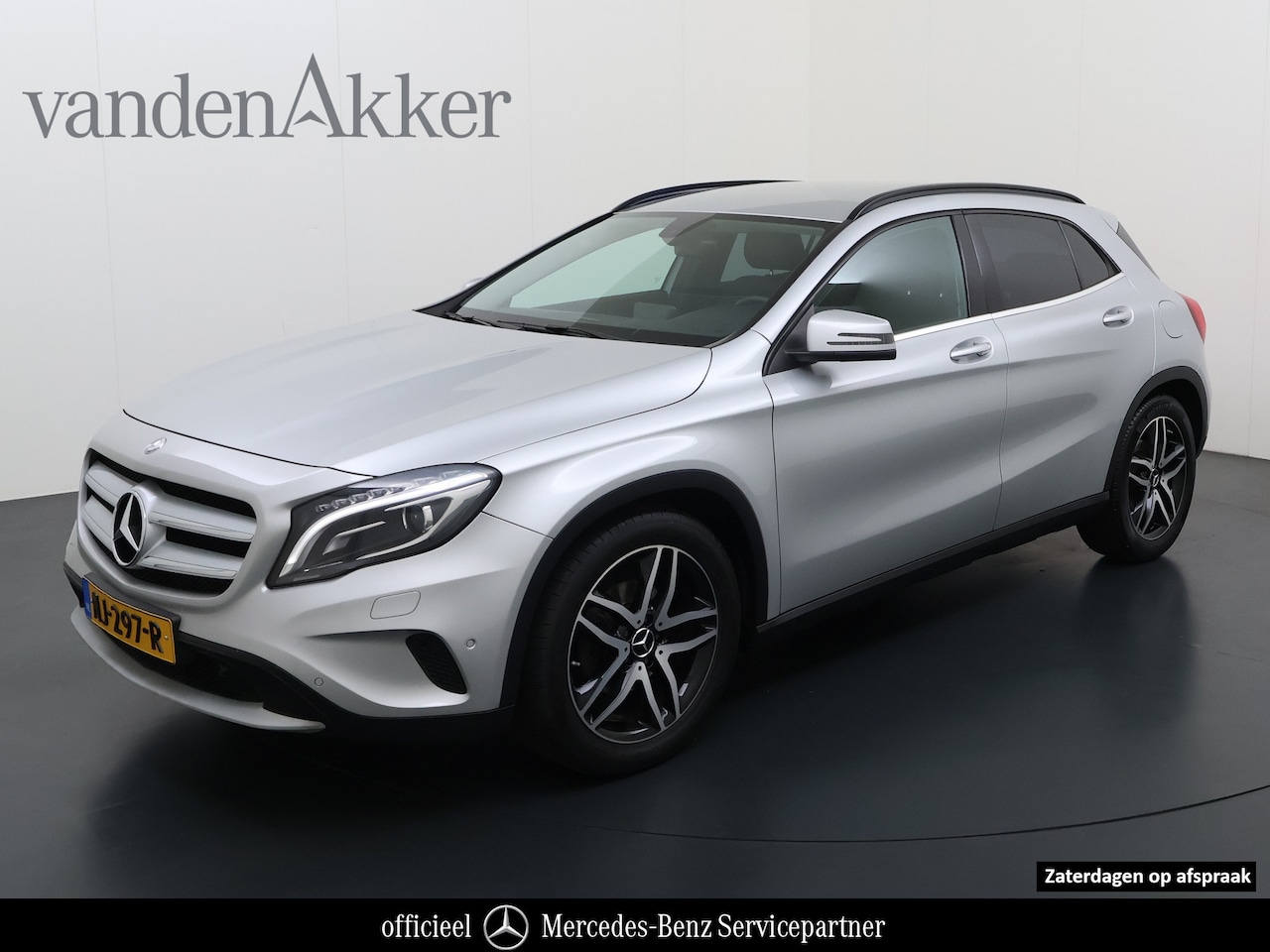 Mercedes-Benz GLA-Klasse - 200 // Camera // Navi // Bi-Xenon // 18" Velgen // Dakrails // Parkeersensoren // Privacy - AutoWereld.nl