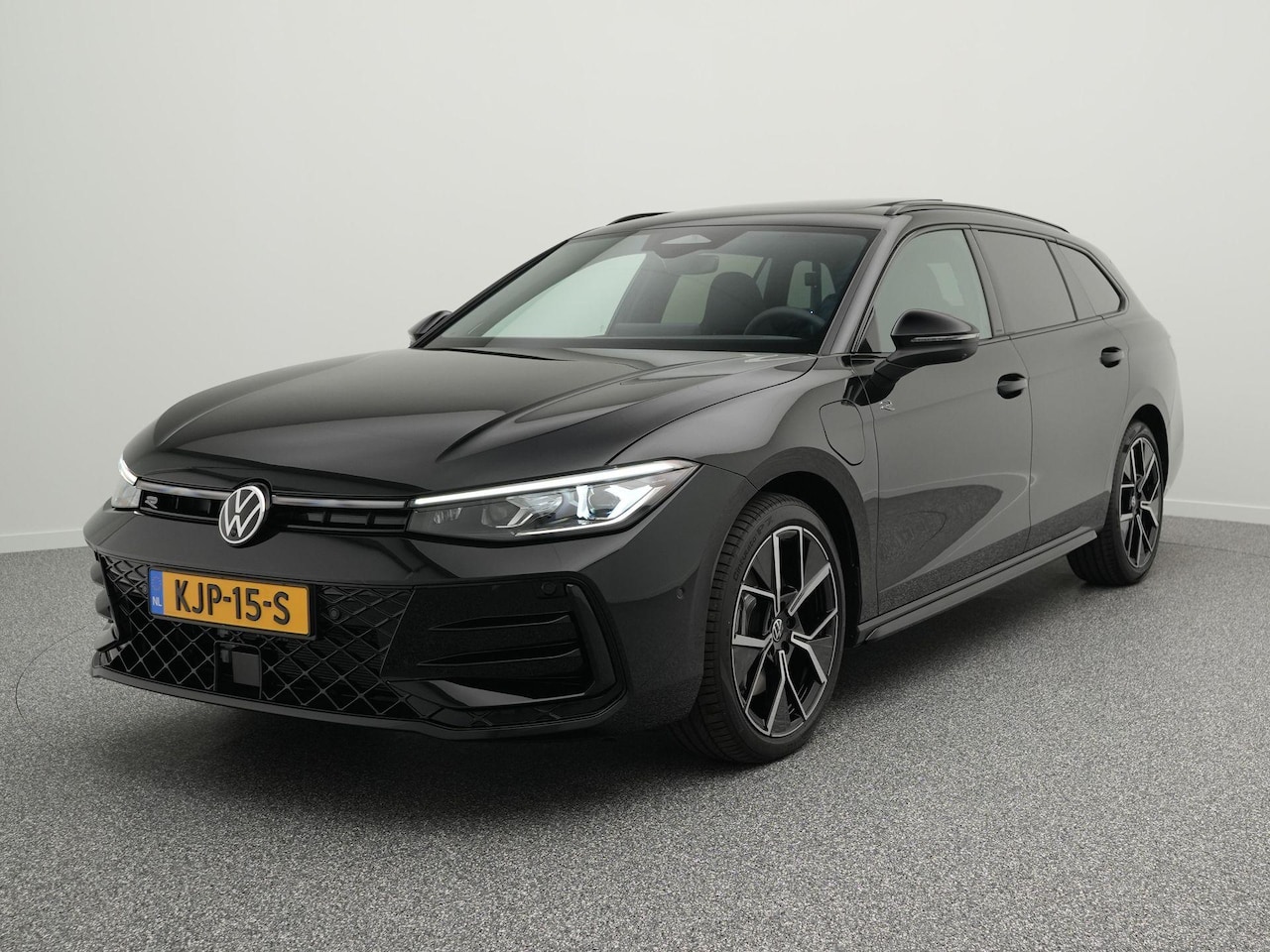 Volkswagen Passat Variant - 1.5 eHybrid R-Line Edition 272 PK | Black Style Plus | Panoramadak | Trekhaak | harman/kar - AutoWereld.nl