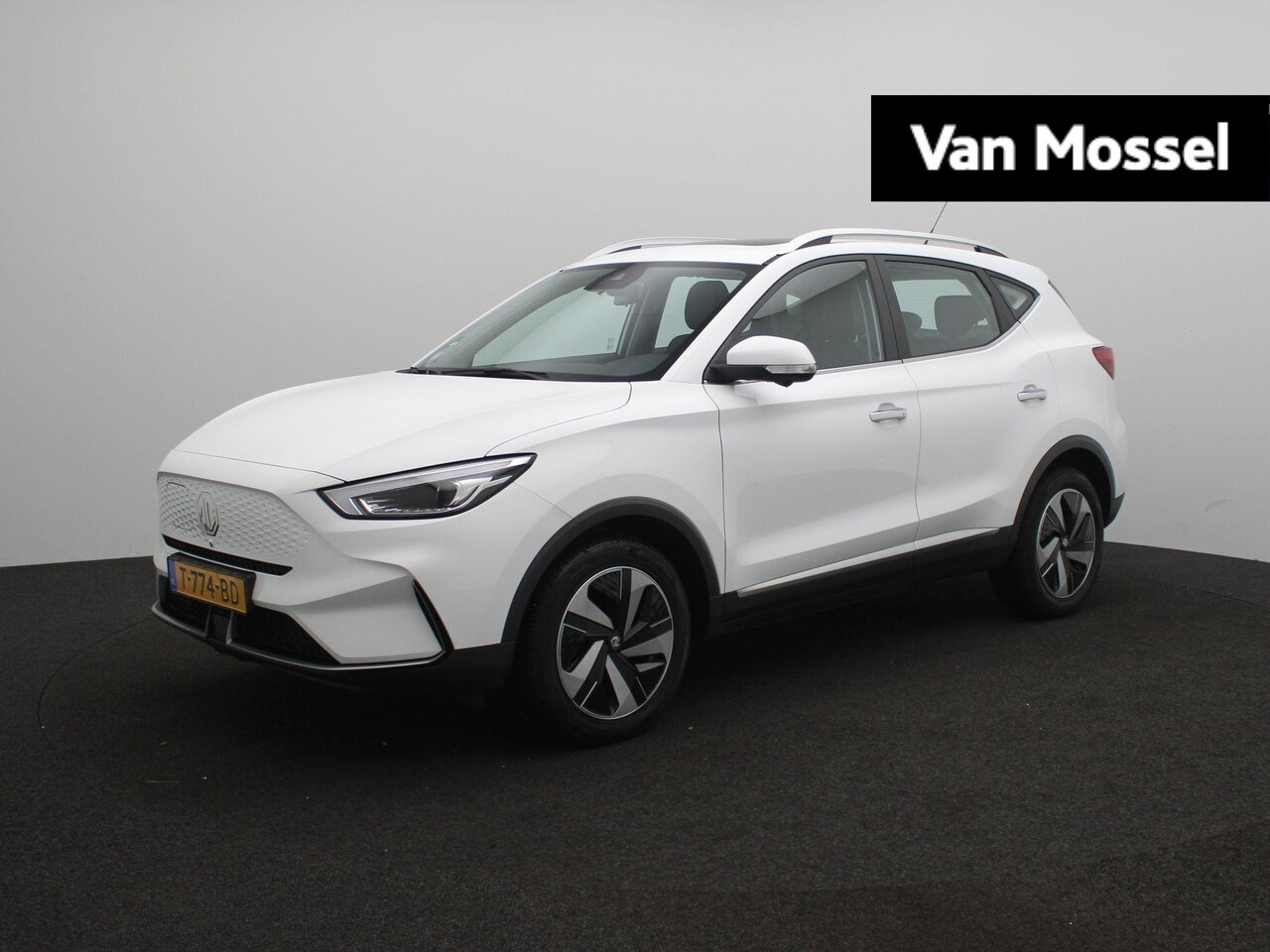 MG ZS - Long Range Luxury 70 kWh | Apple Carplay/Android Auto | Panoramadak | Camera | Parkeersens - AutoWereld.nl