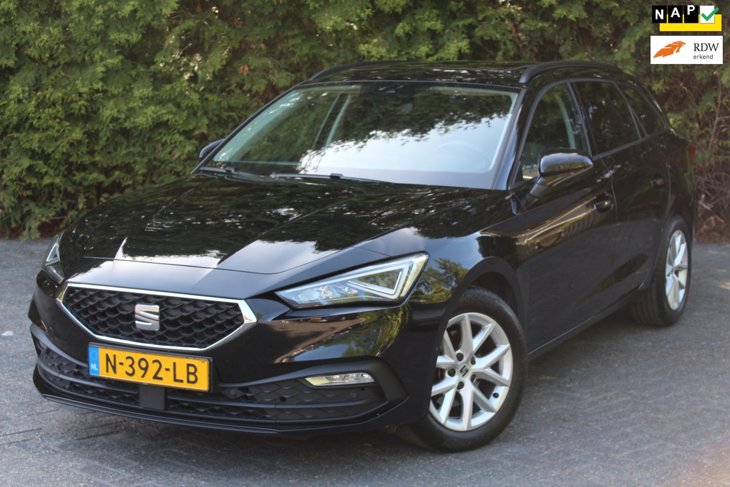 SEAT Leon Sportstourer - 1.0 TSI Style Business Intense 110PK | Panoramadak | Parkeercamera | Apple/Android Carplay - AutoWereld.nl